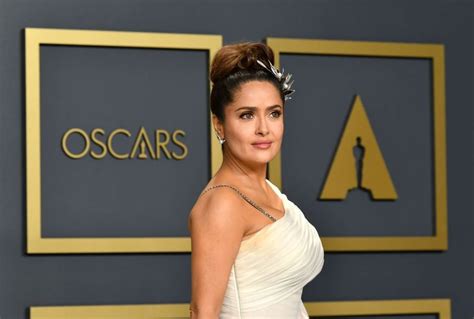 selma hyak flash|Salma Hayek accidentally flashes everyone as she celebrates 24。